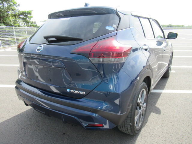 NISSAN KICKS 5D X