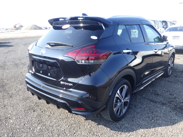 NISSAN KICKS X