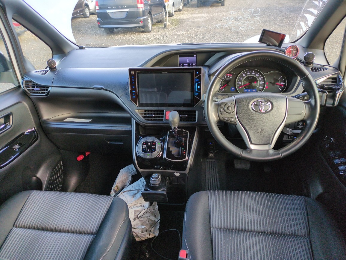 TOYOTA VOXY ZS KIRAMEKI
