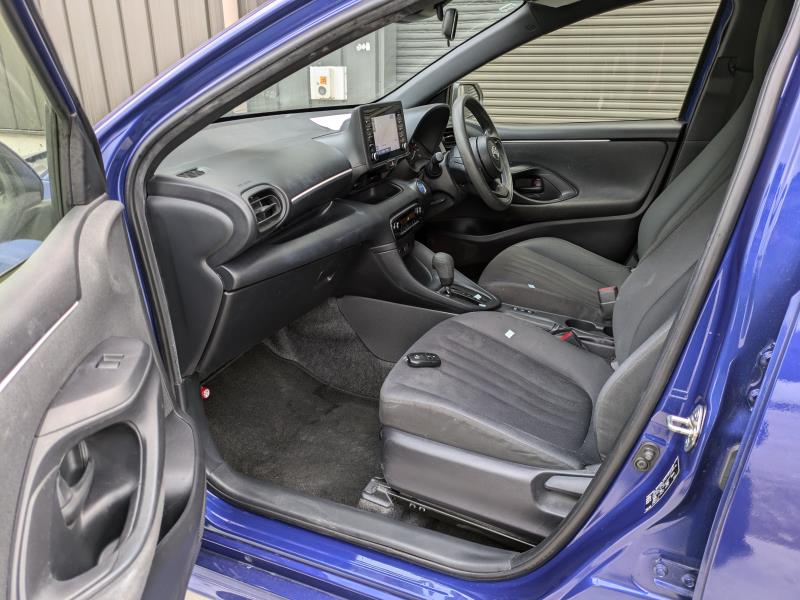 TOYOTA YARIS HYBRID X