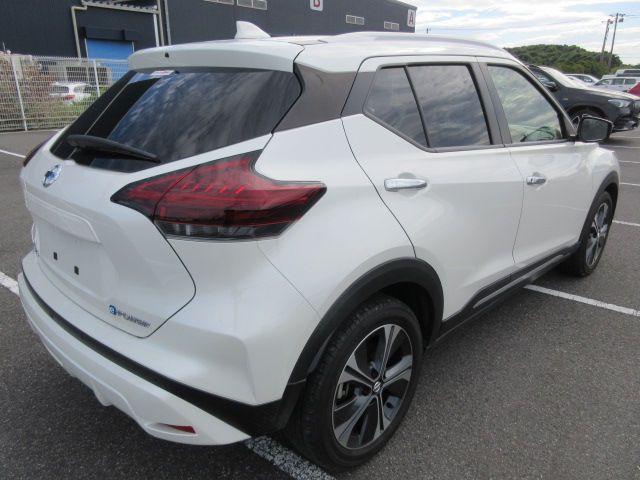 NISSAN KICKS 5D X