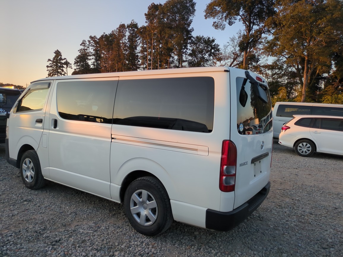 TOYOTA  HIACE