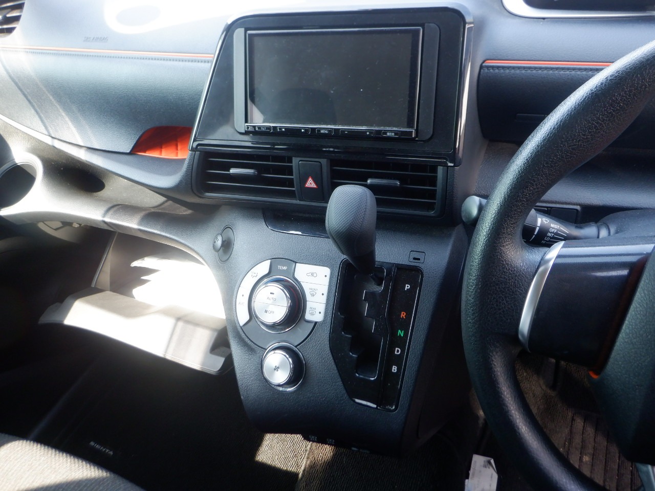 TOYOTA SIENTA HYBRID FUNBASE X