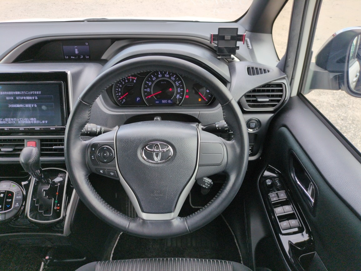 TOYOTA VOXY ZS SPARKLE