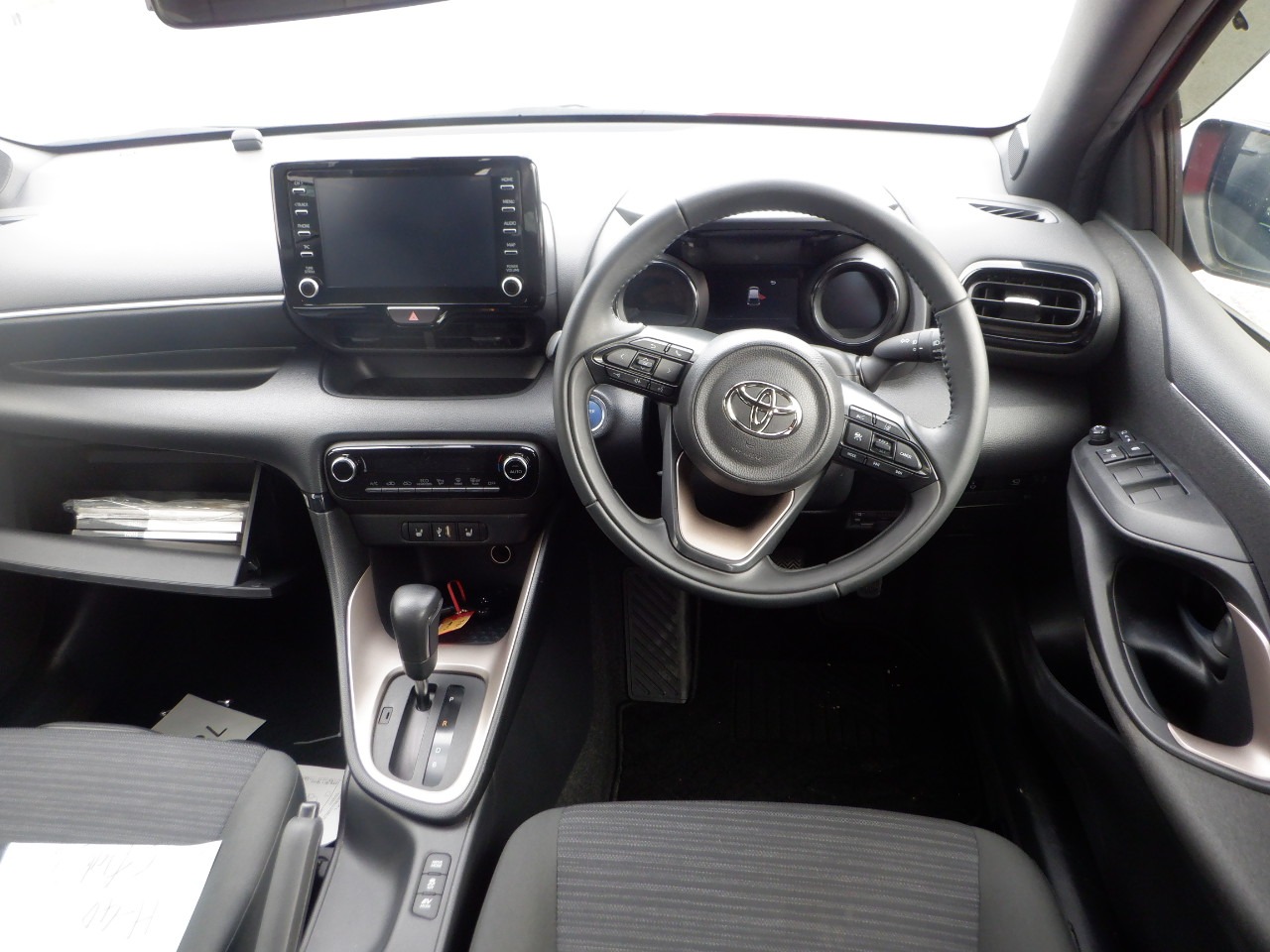 TOYOTA YARIS HYBRID Z