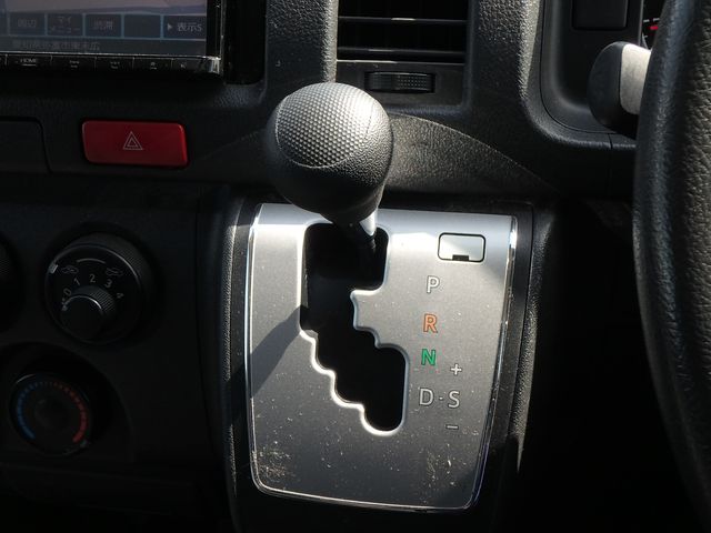 TOYOTA HIACE LONG DX