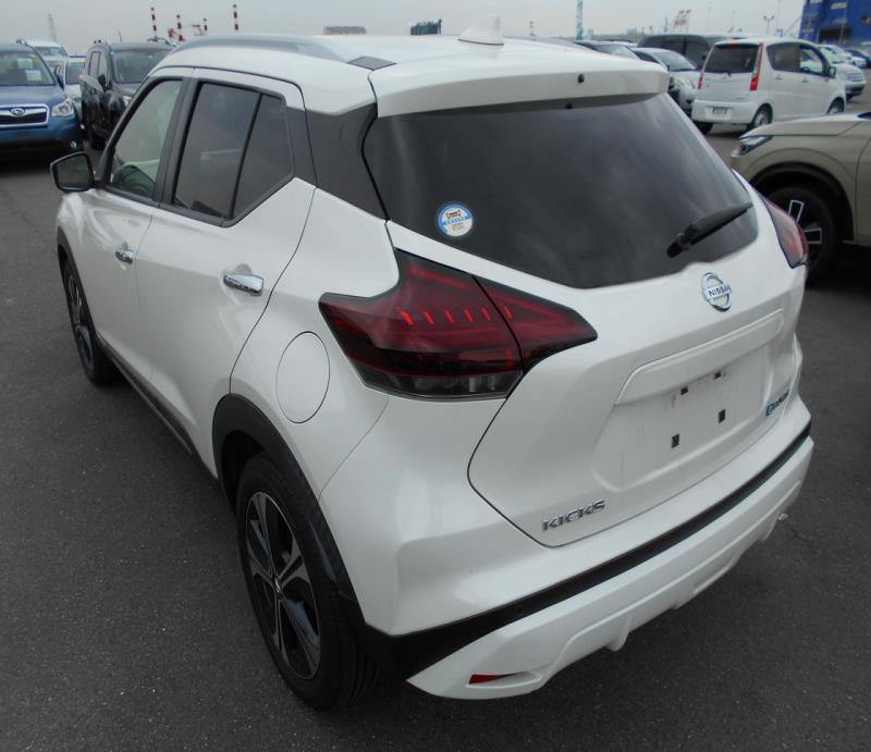 NISSAN KICKS X