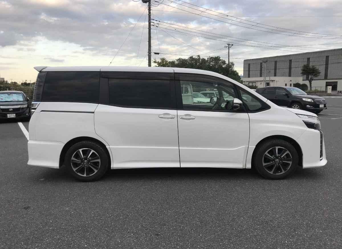Toyota Voxy 2018