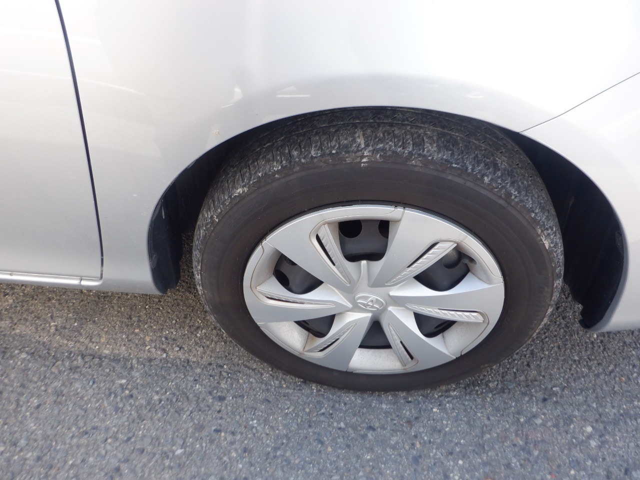 TOYOTA SIENTA HYBRID FUNBASE X