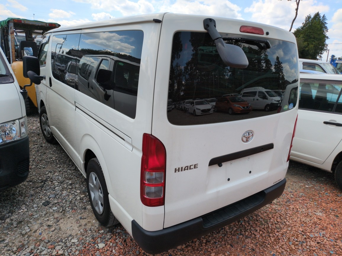 TOYOTA HIACE