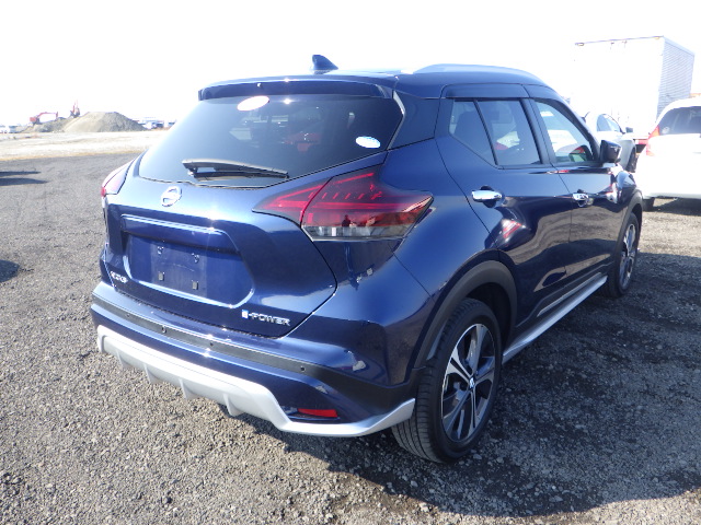 NISSAN KICKS X