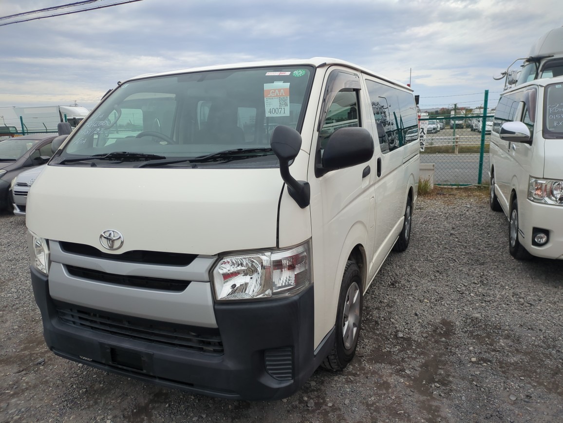 TOYOTA HIACE