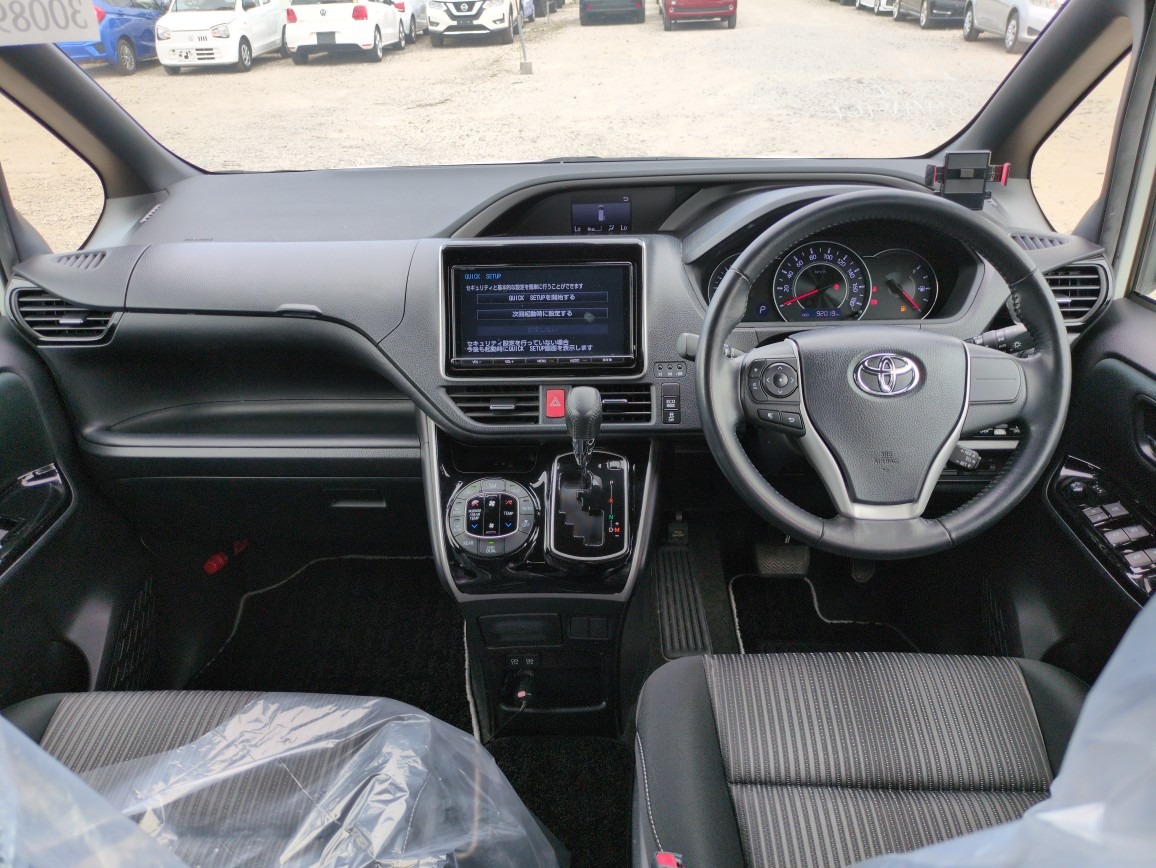 TOYOTA VOXY ZS SPARKLE