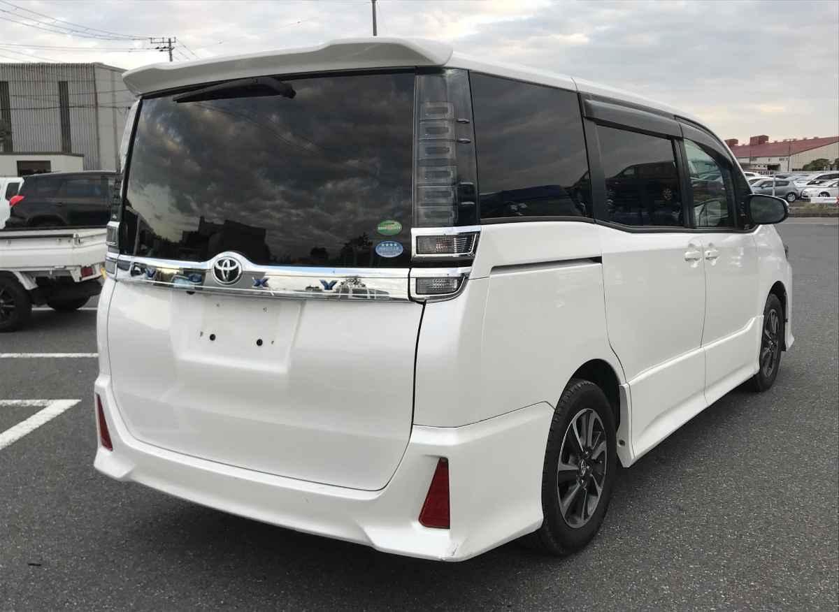 Toyota Voxy 2018