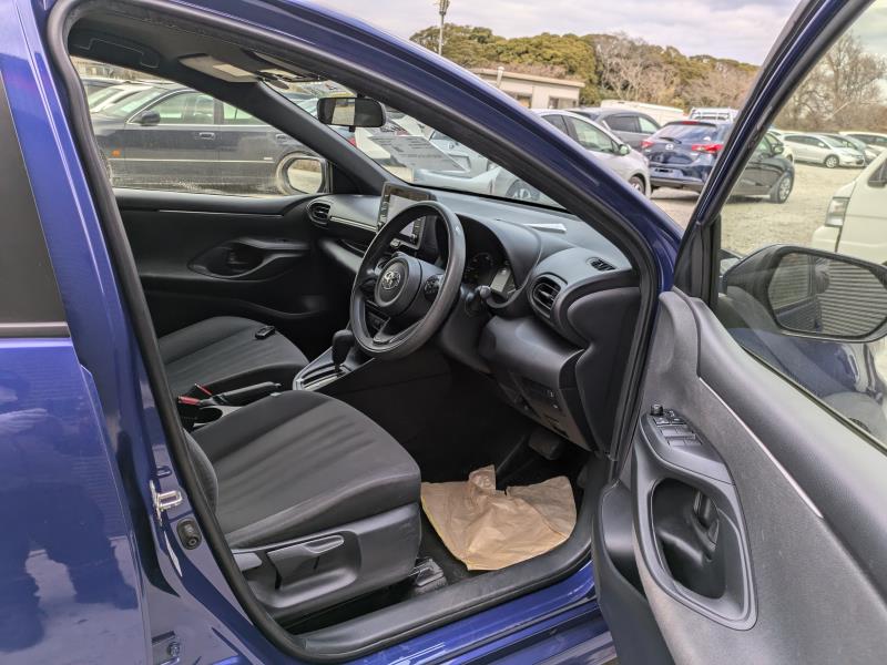 TOYOTA YARIS HYBRID X