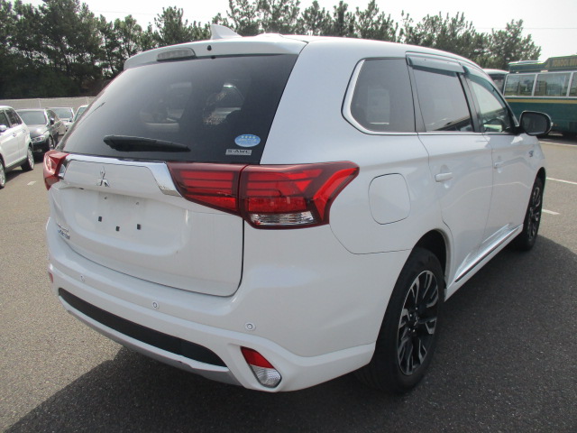 MITSUBISHI OUTLANDER 4WD PHEV SAFETY PACKAGE