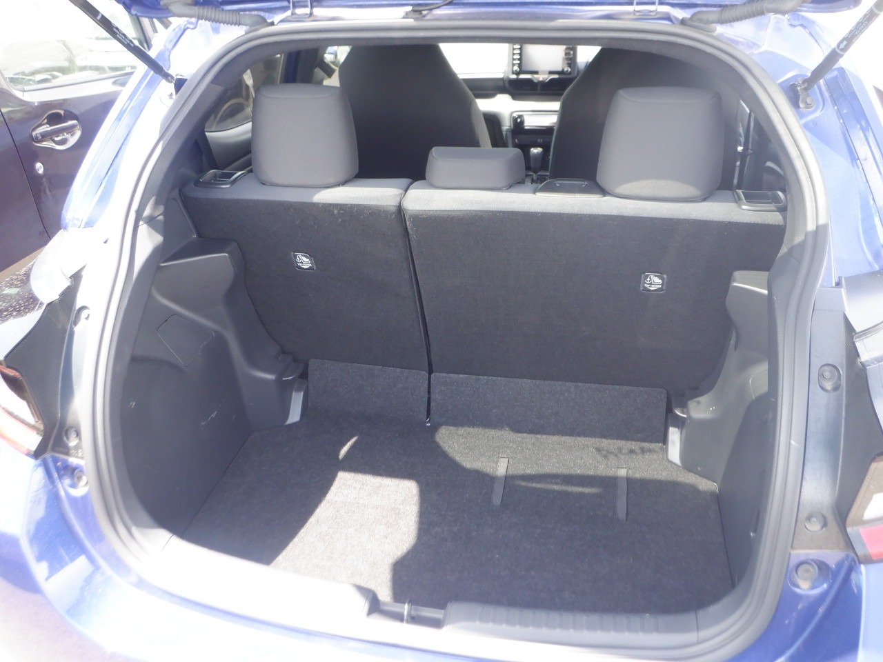 TOYOTA YARIS HYBRID X