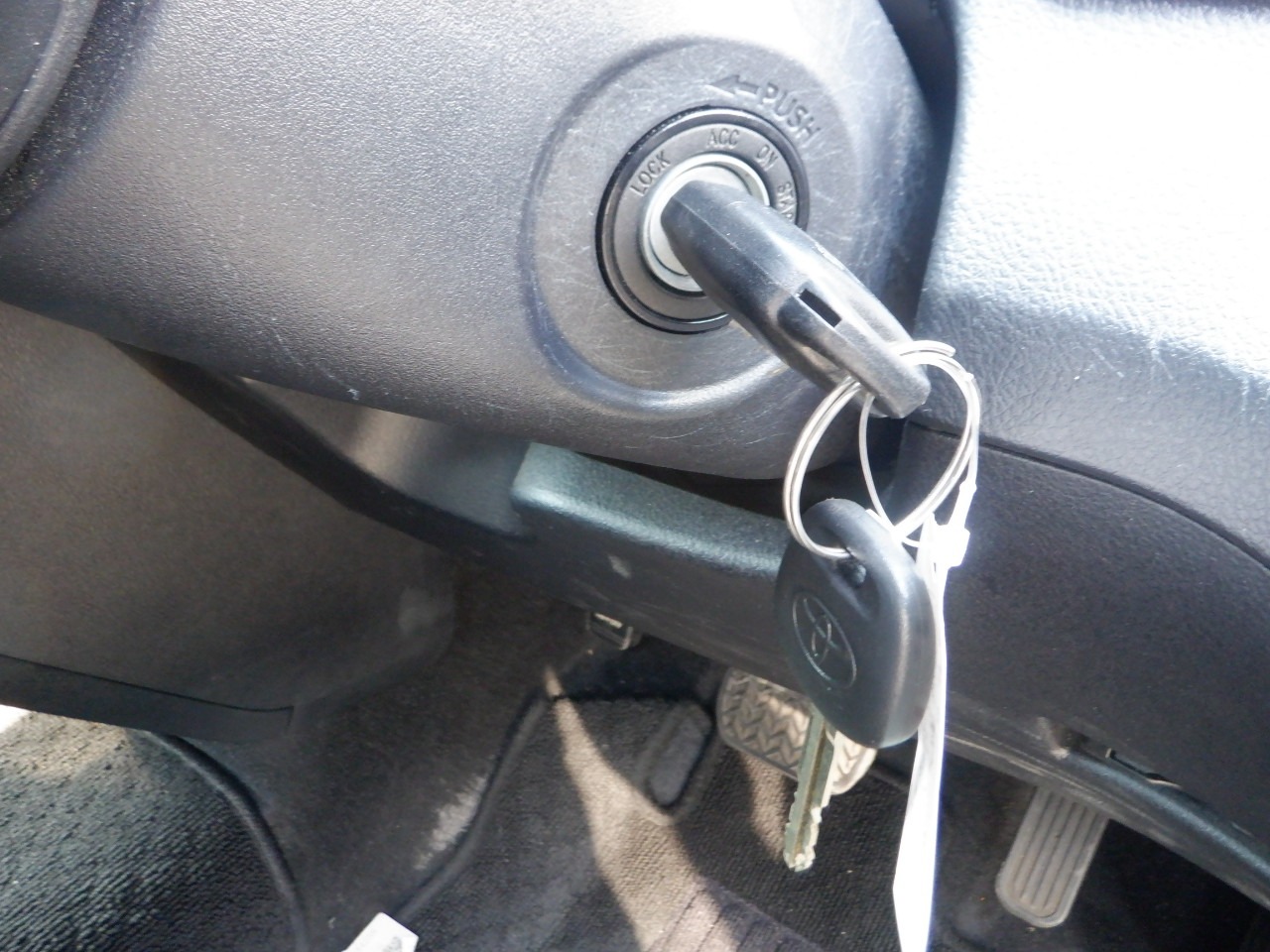 TOYOTA SIENTA HYBRID FUNBASE X