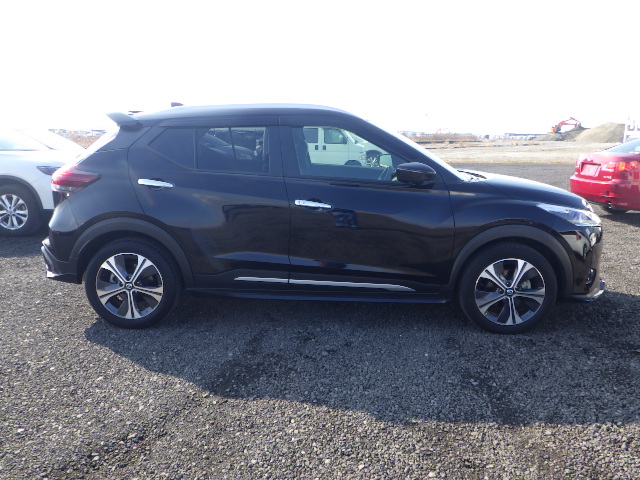 NISSAN KICKS X