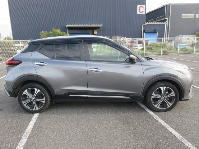 NISSAN KICKS 5D X