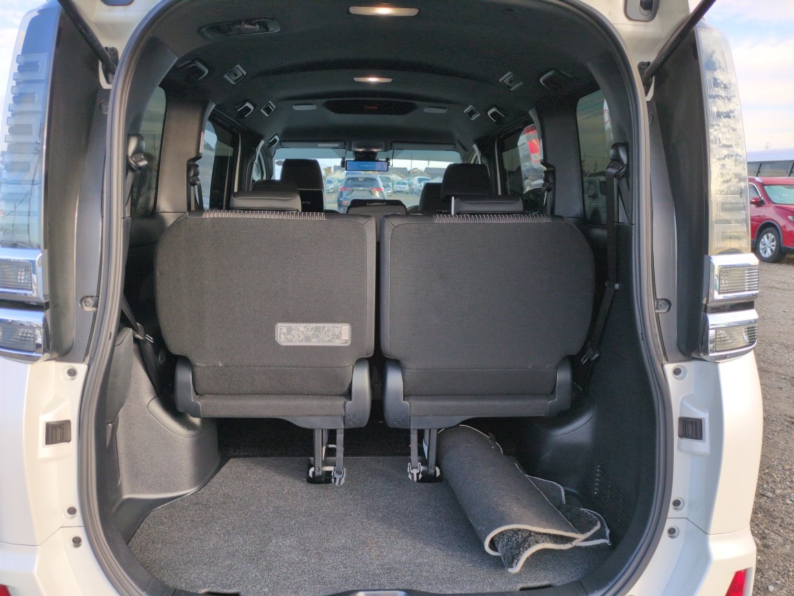 TOYOTA VOXY ZS KIRAMEKI