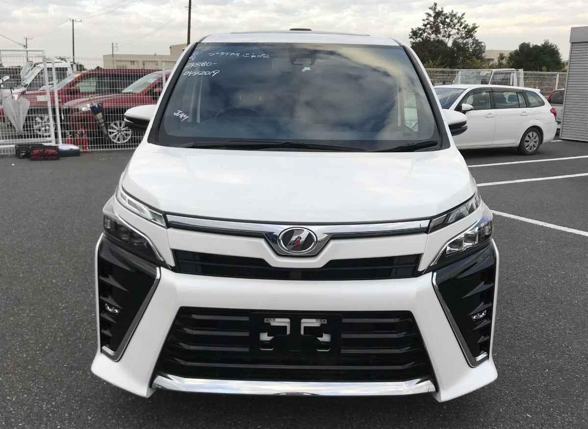 Toyota Voxy 2018