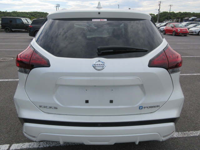 NISSAN KICKS 5D X