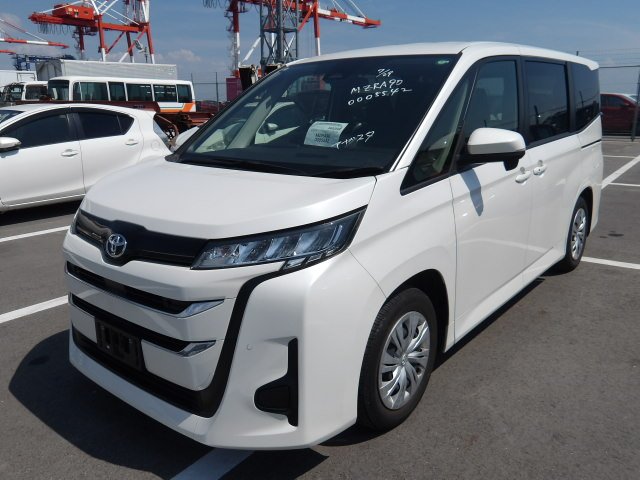 TOYOTA NOAH