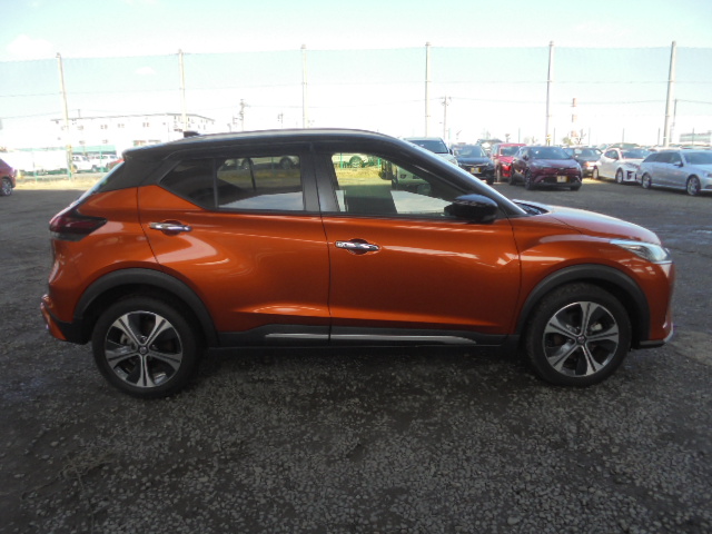 NISSAN KICKS X