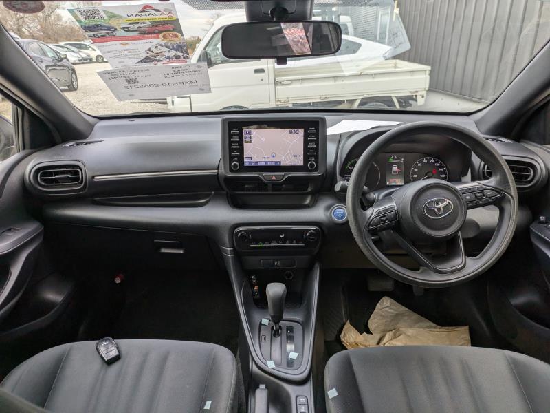 TOYOTA YARIS HYBRID X