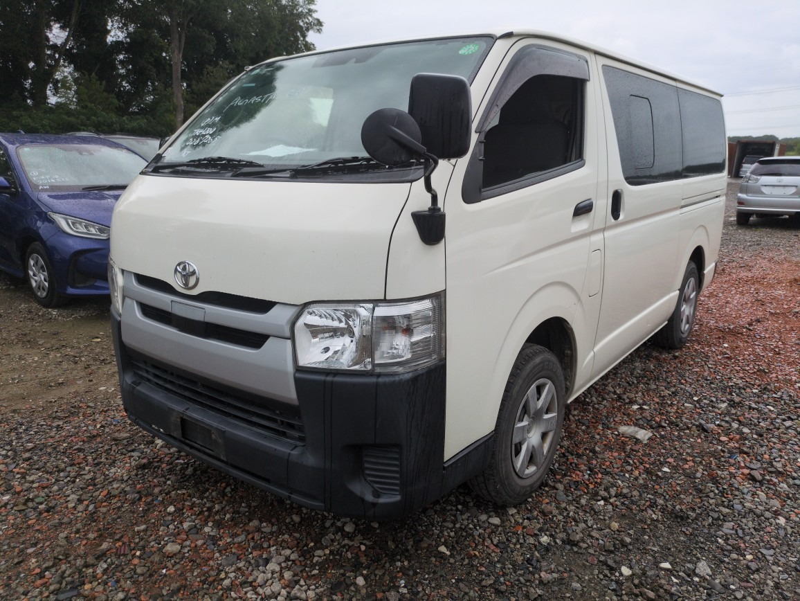 TOYOTA HIACE D X