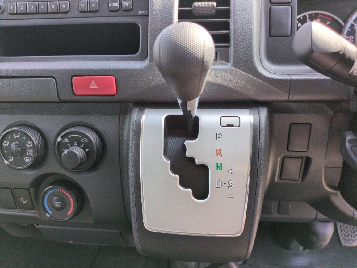 TOYOTA HIACE VAN 5D LONG DX JUSTLOW