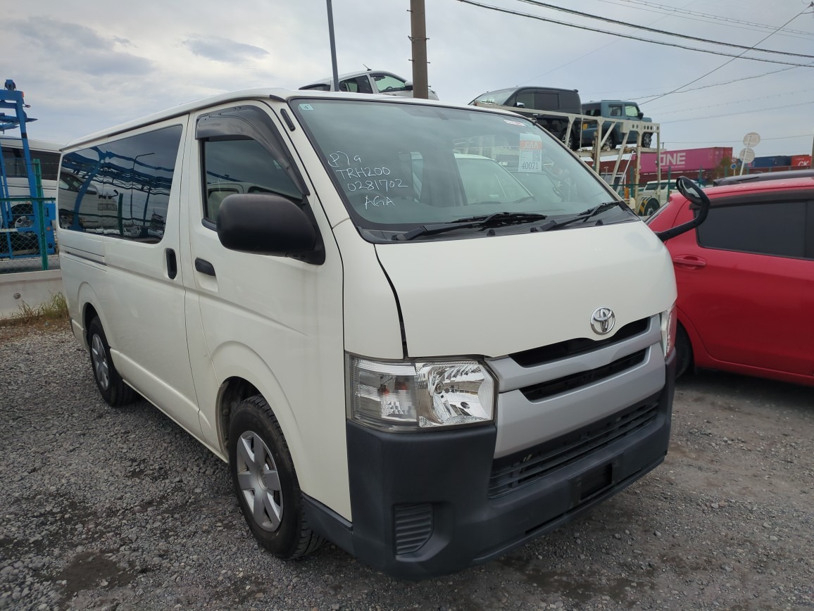 TOYOTA HIACE