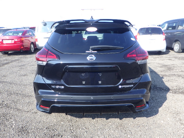 NISSAN KICKS X