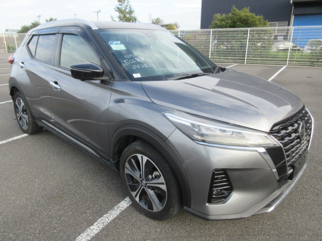 NISSAN KICKS 5D X
