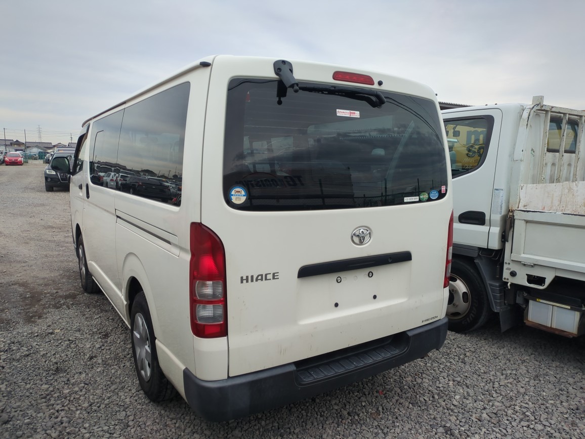 TOYOTA HIACE