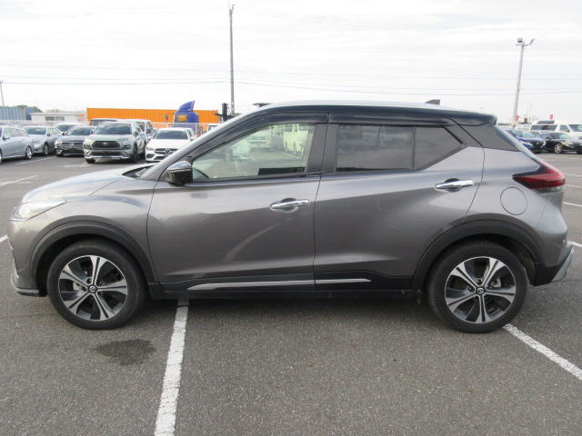 NISSAN KICKS 5D X