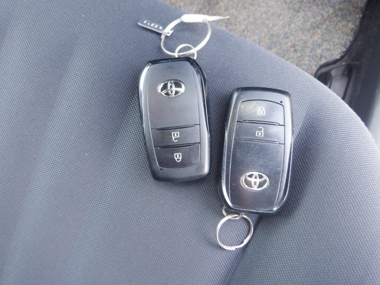 TOYOTA YARIS HYBRID X