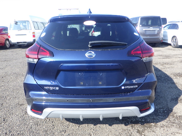 NISSAN KICKS X