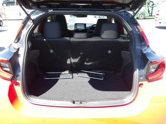 TOYOTA YARIS HYBIRD Z