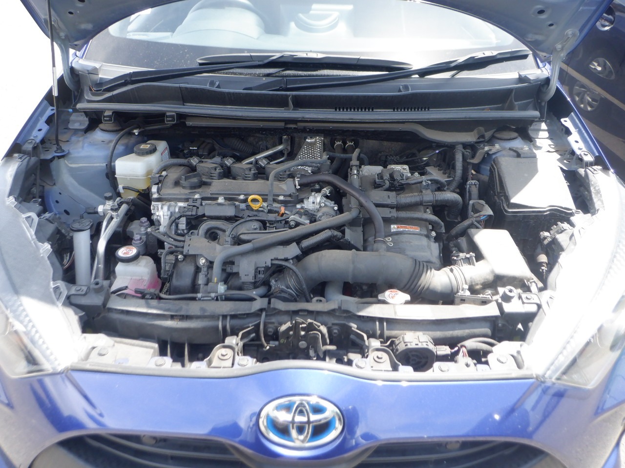 TOYOTA YARIS HYBRID X