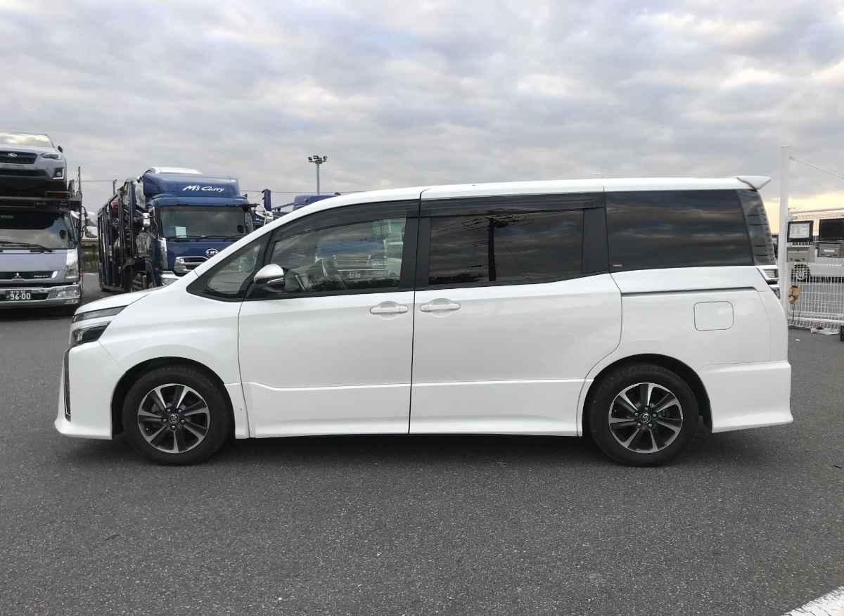Toyota Voxy 2018
