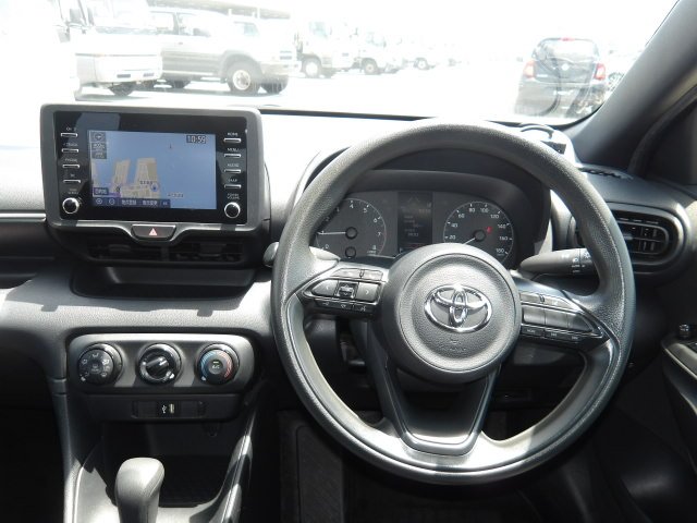 TOYOTA YARIS X