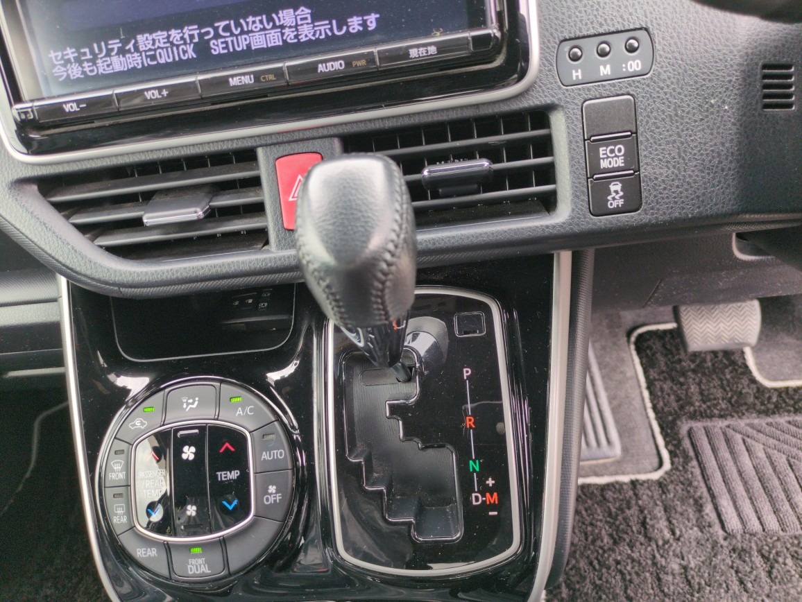 TOYOTA VOXY ZS SPARKLE