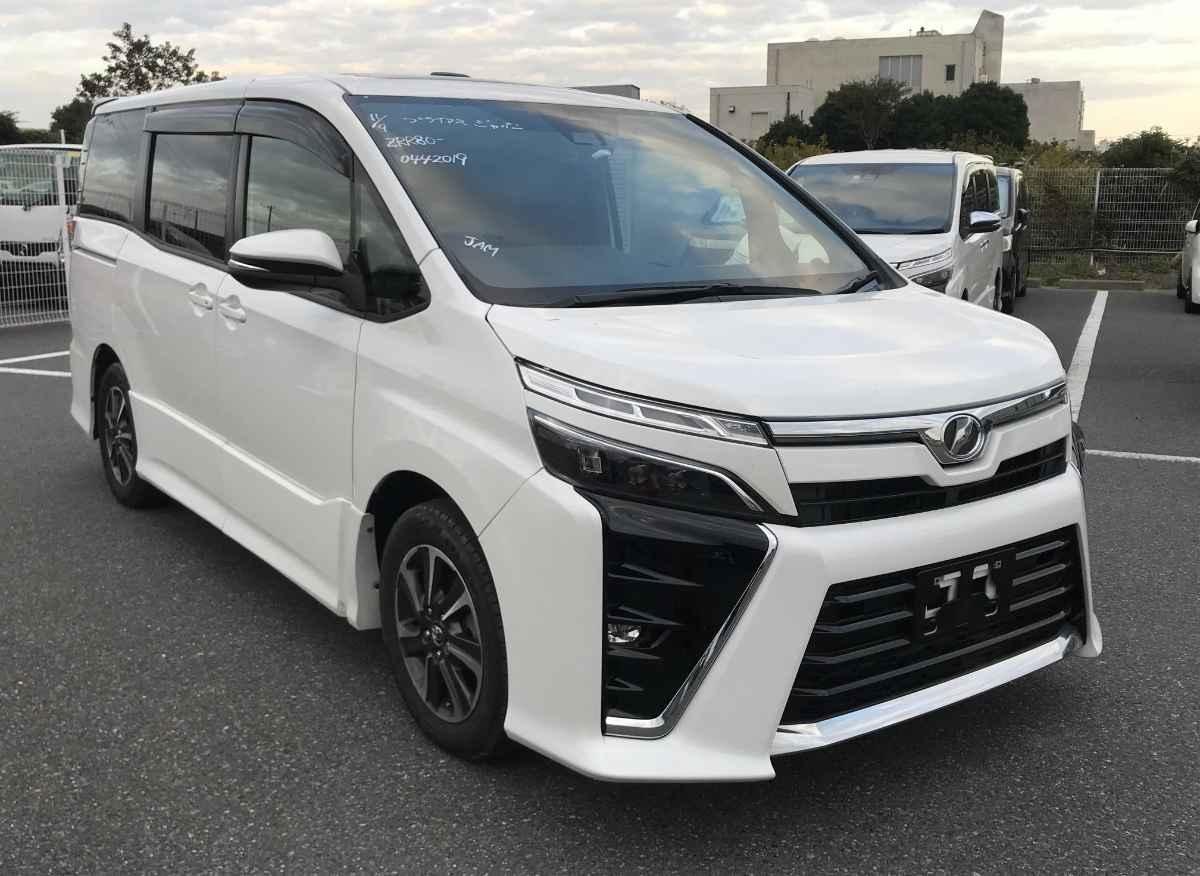 Toyota Voxy 2018