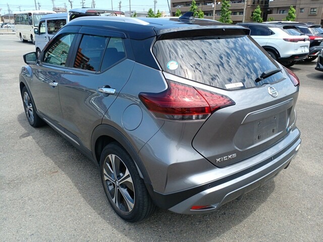 NISSAN KICKS 5D X