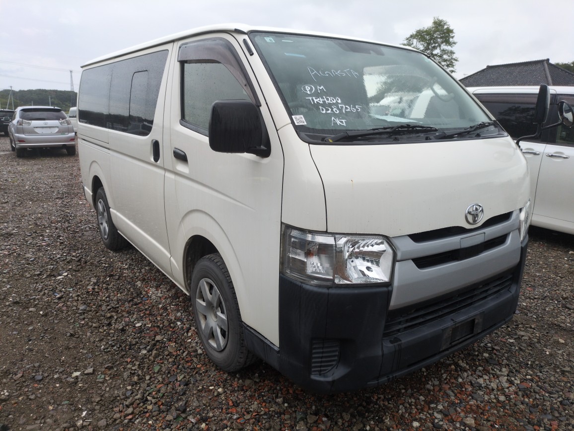 TOYOTA HIACE