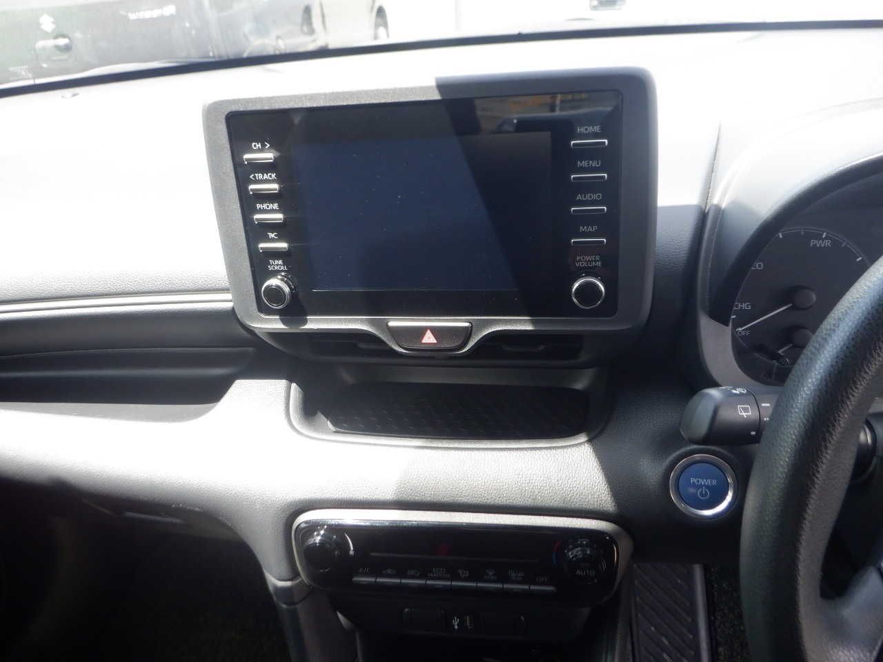 TOYOTA YARIS HYBRID X