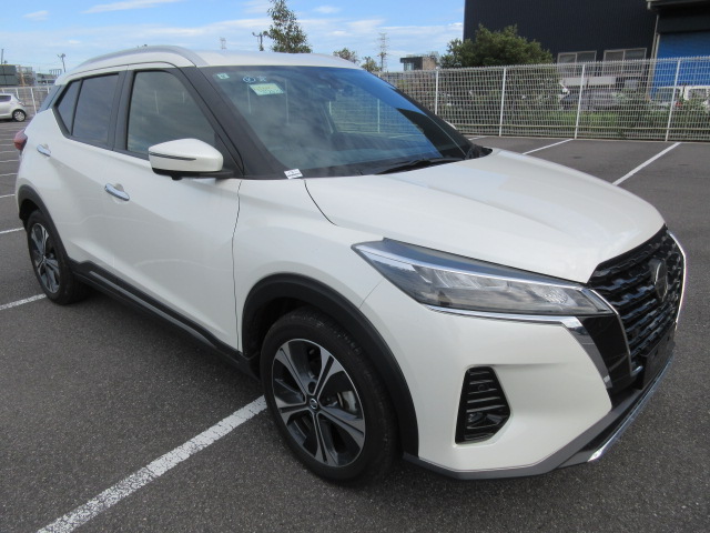 NISSAN KICKS 5D X