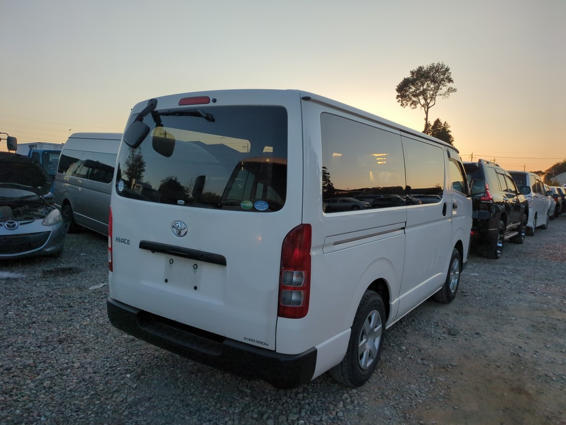 TOYOTA  HIACE